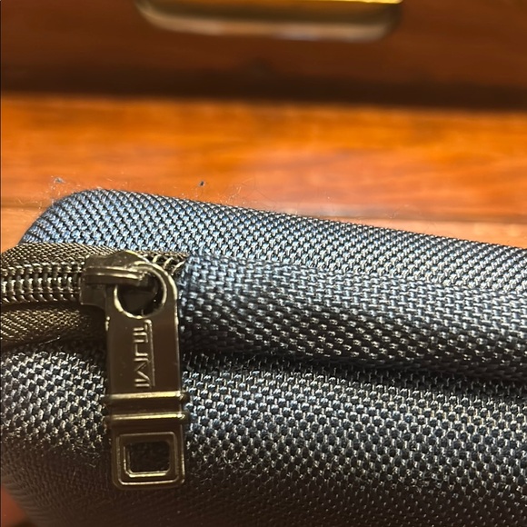 TUMI for Delta Navy Blue Portable Audio Travel Case - Picture 3 of 6